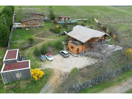 a vendre tres belle maison bois dans le beaujolais vert