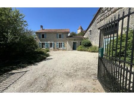 vente maison 5 pièces 175 m² beaulieu-sur-sonnette (16450)