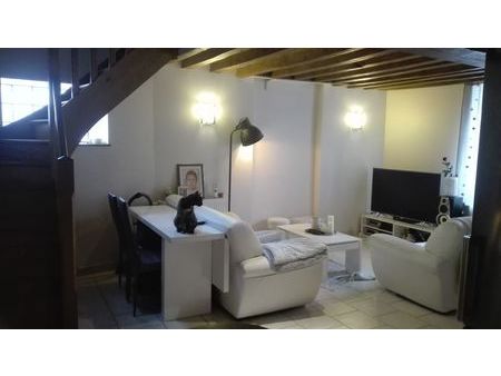 bel appartement dans une maison de bourg  f3 63m²  de qualité   triplex