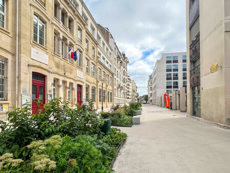 paris 7e  invalides  necker et unesco  studio (t1) prêt à emménager  10 89m2 au 1er étage 