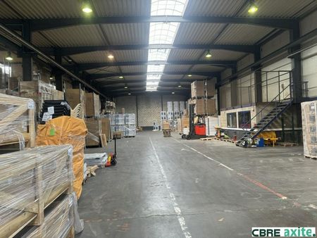 local logistique 8 021 m²