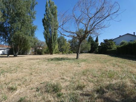 terrain 2 400 m² saint gaudens