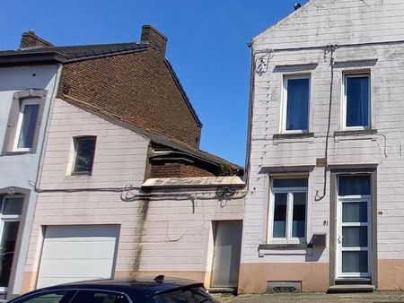 maison d'habitation avec cour et 2 chambres