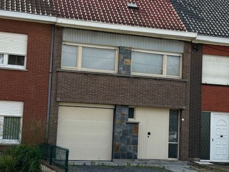 centraal gelegen  te moderniseren woning met tuin  garage...