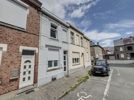 maison à rénover avec un beau jardin