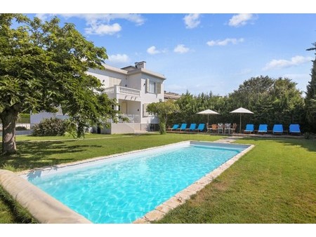 villa de luxe à vendre dans le quartier les galinieres