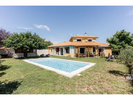 massieux  maison familiale - 4 chambres - piscine