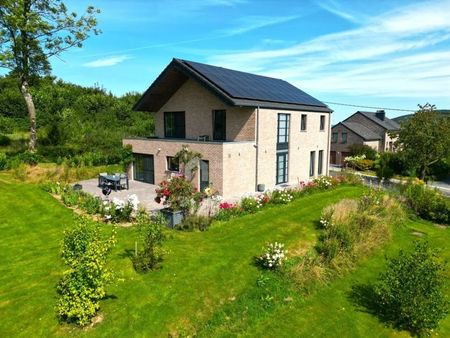 belle villa à vendre dans un endroit calme