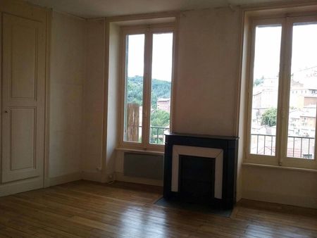 part f2 bis centre ville annonay 64 m²  ent. rénové