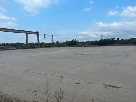 terrain pour parking ou stockage