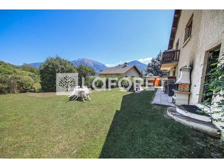 maison type 5/6 + deux appartements de type 2 + coin nuit - 1450m² de terrain - embrun