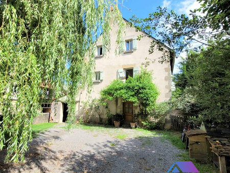 maison de ville aux bords de l'indre !