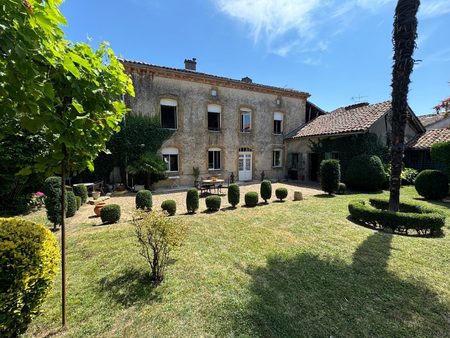 hotel particulier sublime dans un bourg active avec jardin et d?