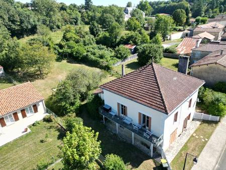 maison indépendante et spacieuse de 4 chambres dans un joli village