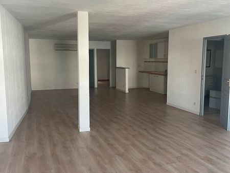 beau t4 117m² + balcon et cour - centre la réole