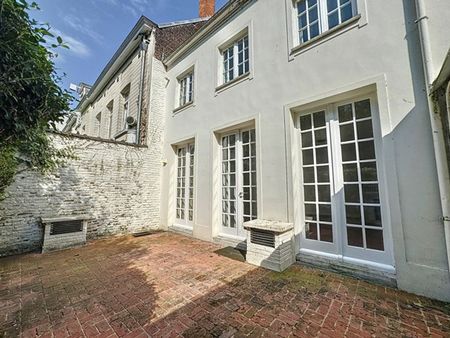 quartier royal - charmante maison 1 chambre avec terrasse