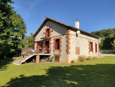 superbe maison de caractère de 3 chambres  avec une maison d'amis et à proximité d'un beau