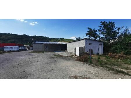 ideal artisan / commercant - terrain constructible pour bâtiment de 150m2 a 250m2. situé e