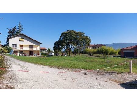 terrain 711m2 constructible