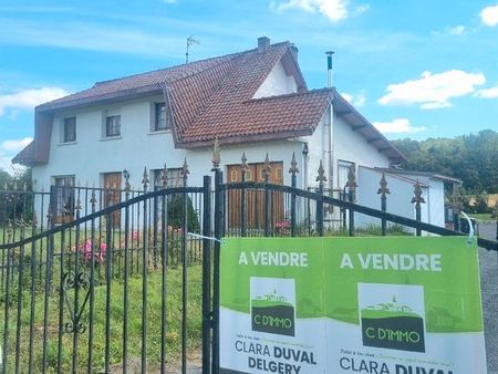 maison individuelle en briques avec hangar