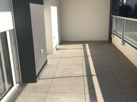 loue f2 46 m2 cuisine équipée place privée parking copropriété sécurisée