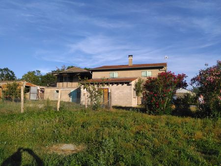 cours de ferme rénové à vendre