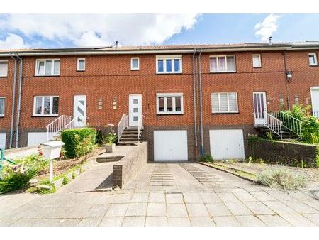 très bonne maison 3 chambres avec jardin et garage