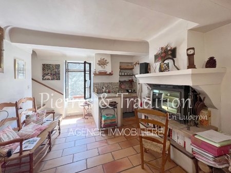 maison de hameau en pierre au coeur du luberon