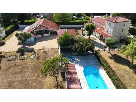 maison de charme avec gîte   piscine et accès au lot