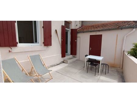 appartement rénové et meublé avec grande terrasse