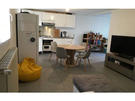 location appartement  m² t-3 à pont-de-chéruy  830 €