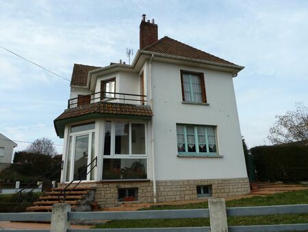 belle maison de ville avec jardin sur sous-sol complet