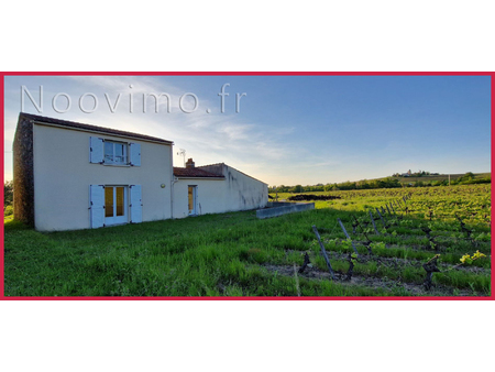 vente maison évolutive située au calme en village avec vue sur le vignoble.