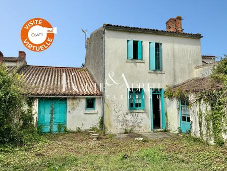 maison de bourg en pierre avec 3 chambres  garage et jardin