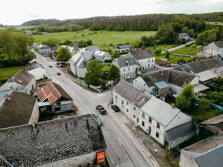 jolie fermette à rafraichir à ave-et-auffe