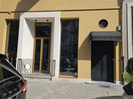 commercieel te koop in antwerpen met 2 slaapkamers