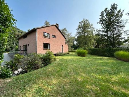 villa de caractère au fond d'un clos au bois de la pierre