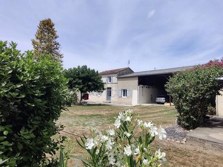 maison charentaise avec dépendances