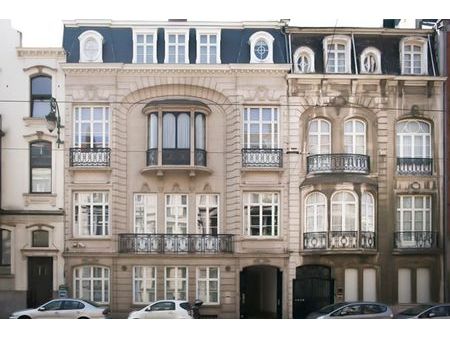 très beaux bureaux en hôtel de maître à louer +/- 200m2