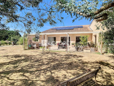 maison plain pied  gite  piscine et jardin