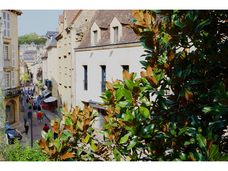 charmant appartement meublé d'une chambre à coucher avec terrasse au cœur du sarlat médiév