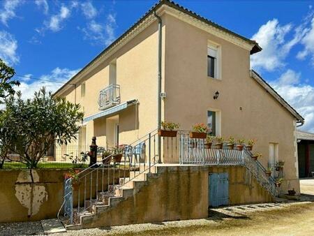 en campagne  maison d'habitation avec dépendances sur 2 hectares