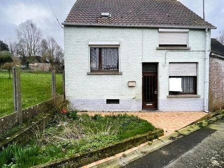 maison 3 façades à rénover avec jardin  située à la campagne