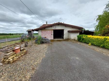 maison rustique sur beau jardin proche route