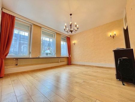 anais vous présente ce belle immeuble avec double entrée local pro loué et appartement