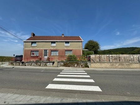 sympathique maison 4 façades avec jardin et terrain à bâtir