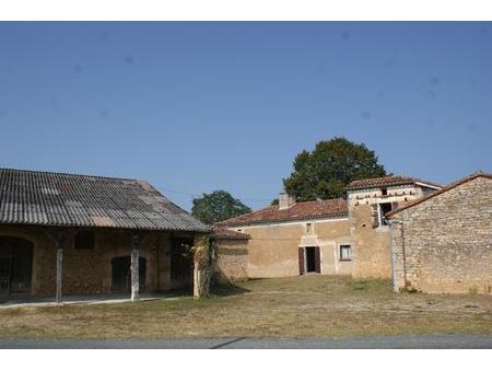 maison de caractere avec dependances  terrain  puits et belles vues.