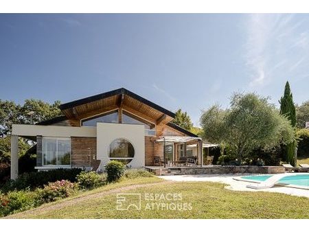 villa d'architecte avec piscine et vue lac