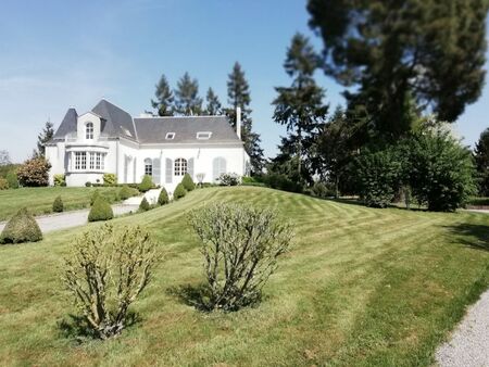 maison individuelle avec beau parc