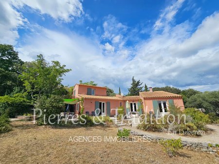 lioux  belle maison avec piscine et vue